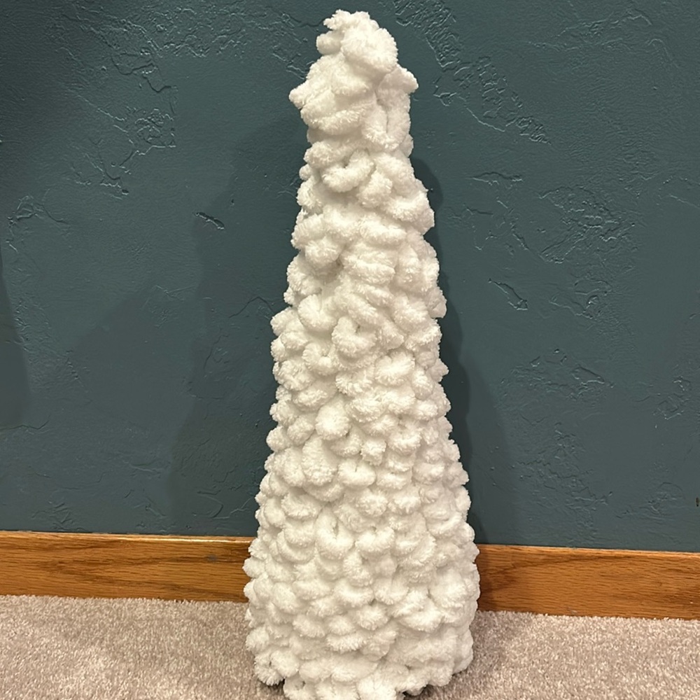 White Christmas Tree looped yarn